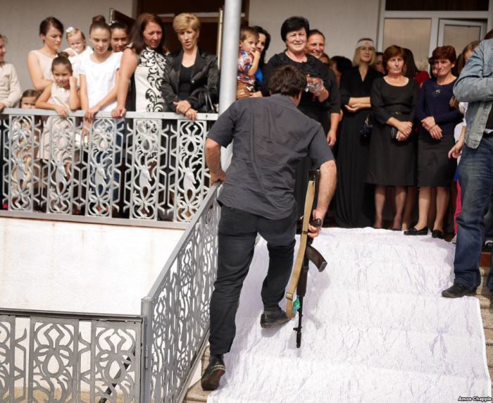 Свадьбы и рождения мальчиков в Абхазии принято ознаменовывать выстрелами.