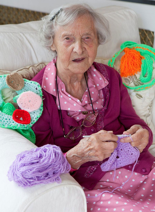 104-летняя творческая бабушка.