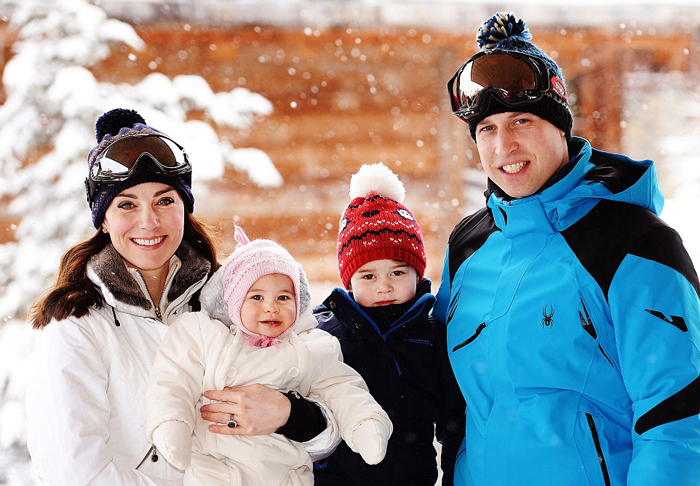 Уильям и Кейт со своими детьми во время короткого путешествия во французские Альпы, 2016 г.