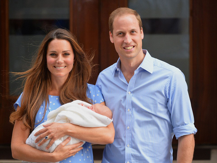 Принц Кембриджский Джордж Александр Луис был рожден в больнице Св.Марии в 16:24 22 июля 2013 г.