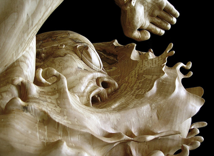 Скульптура из цельного куска древесины. Автор: стефани Рокнак.