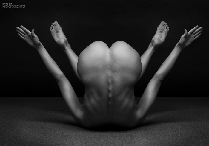 Черное-белые bodyscape-фотографии. Автор фото: Anton Belovodchenko.