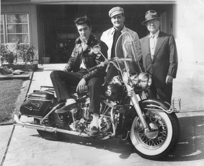 Элвис и его новый Harley, 1956г.