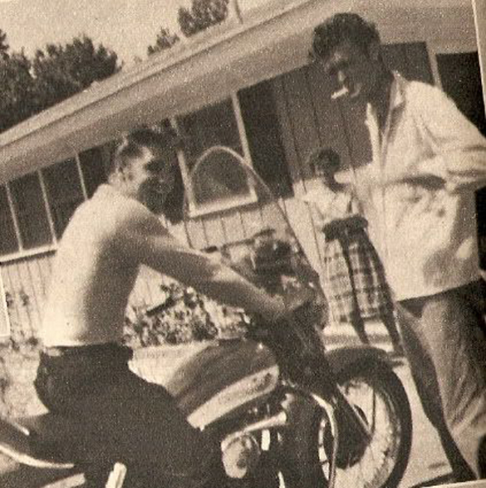 Элвис дома в Мемфисе, июль 1956г.