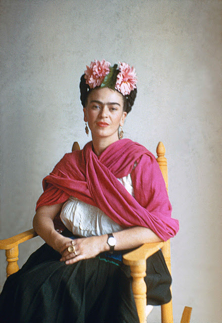 Фрида Кало всегда подчеркивала свою принадлежность к мексиканским традициям и культуре.