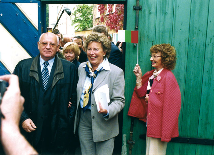 Герцогиня Мария-Элизабет Фуггер фон Кинхберг, руководящая фондом Фуггеров, на встрече с Михаилом Горбачевым в 2005 году.