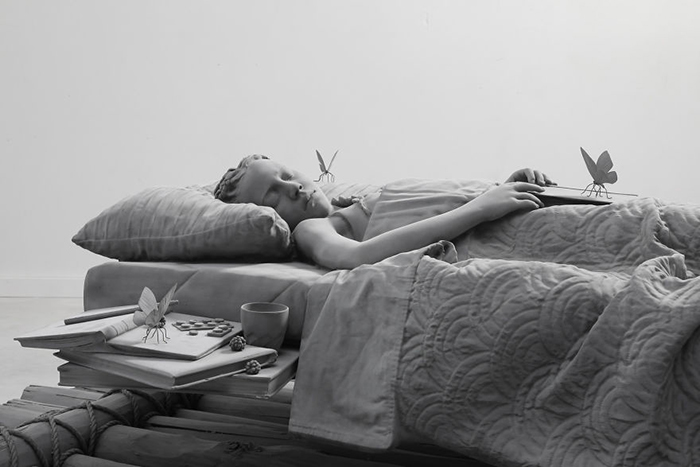 Кровать - плот, а комната - море (2018).