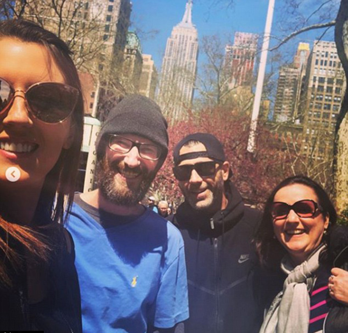 В апреле пара взяла Джонни с собой в поездку в Нью-Йорк.