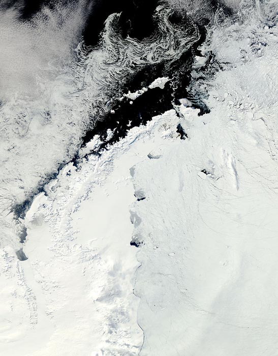 Антарктическое побережье и ледник Ларсена.