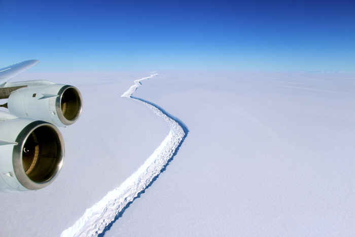 Фотография ледника от NASA. Декабрь 2016.