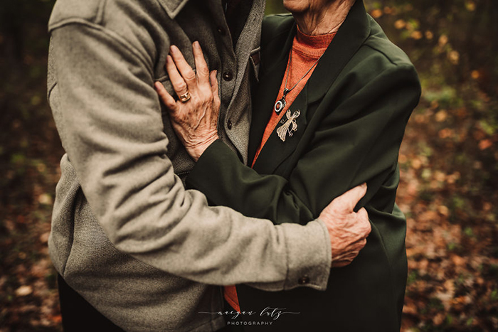 Даже в 80+ лет они относятся друг к другу, как будто в первые месяцы влюбленности. Фото: Maegan Lutz.