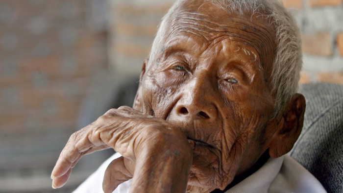 Saparman Sodimejo - самый старый человек на планете.