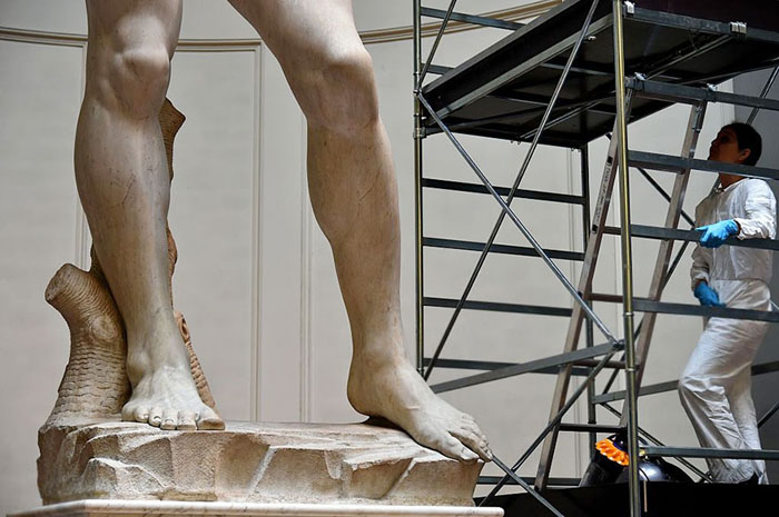 в 2003-2004 была произведена реставрация скульптуры, позволившая очистить поверхность мрамора от последствий влияния сил природы.
