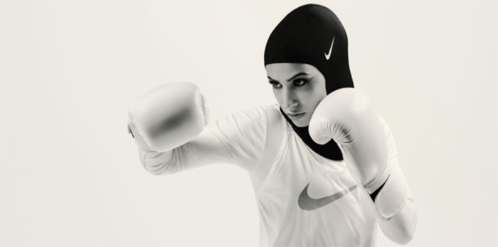 В рекламной кампании спортивных хиджабов приняли участие три девушки-мусульманки, занимающиеся профессиональным спортом.