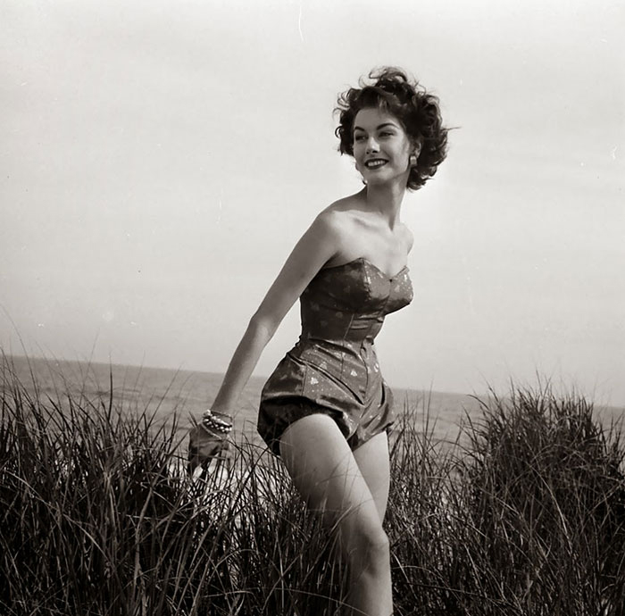 Женский купальник в 1940-х годах. Фото: Nina Leen.