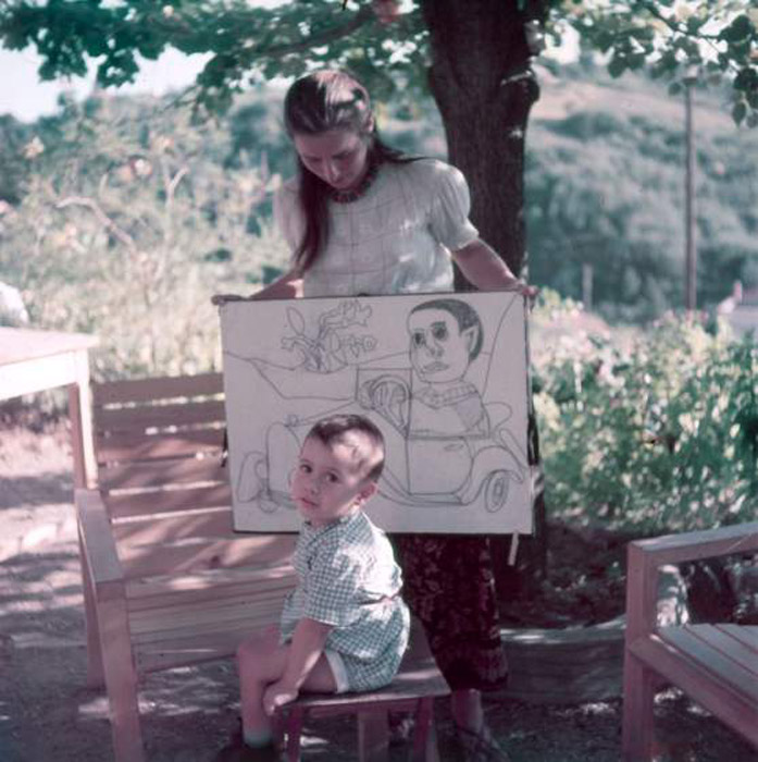 Франсуаза Жило и Клод Пикассо, Валлорис, 1949. Автор фото: Gjon Mili.