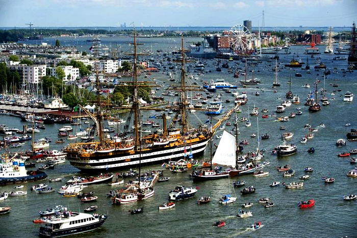 Парад кораблей на SAIL Amsterdam 2010.