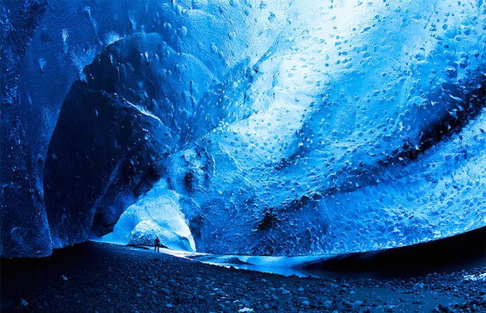 Волшебная голубая палитра ледяных пещер.