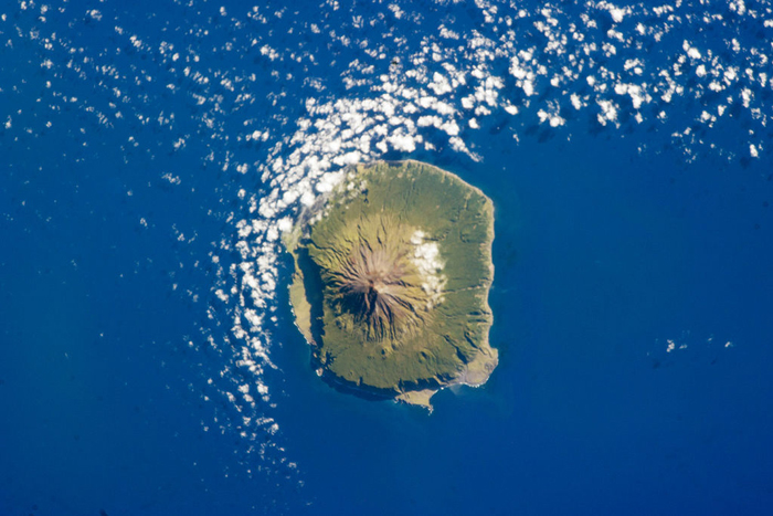 Остров Тристан-да-Кунья с воздуха.