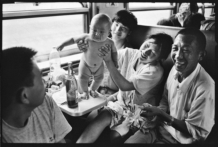 С детьми в дороге.  Фото: Wang Fuchun.
