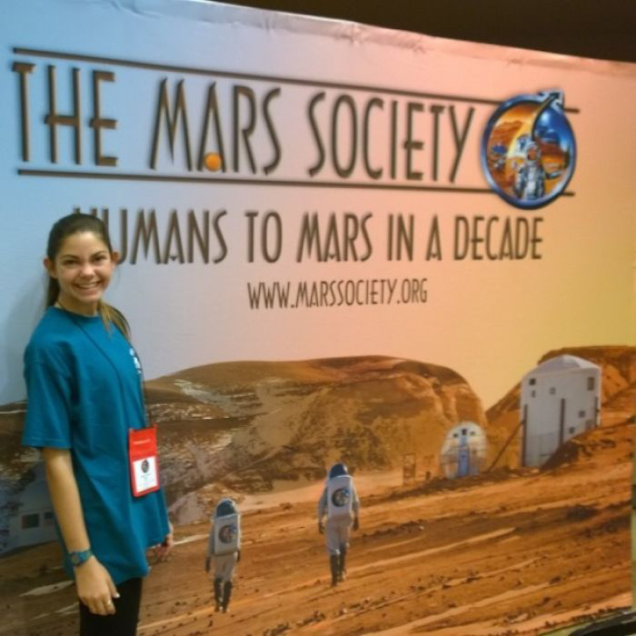 Девочка совмещает школьное обучение со специализированными тренировками в NASA.