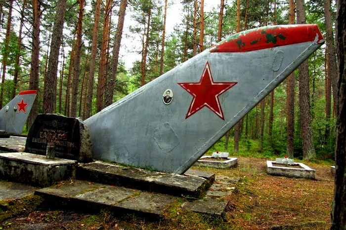 Советские самолеты остались вместе с пилотами даже после смерти.