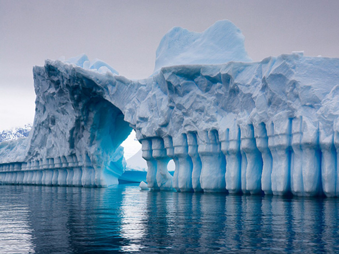 Антарктика - ледяной континент.
