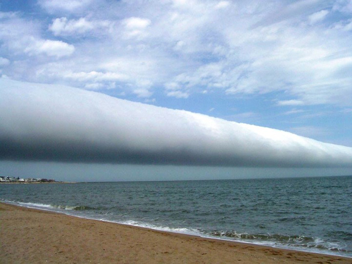 Рулонное облако над Уругваем.