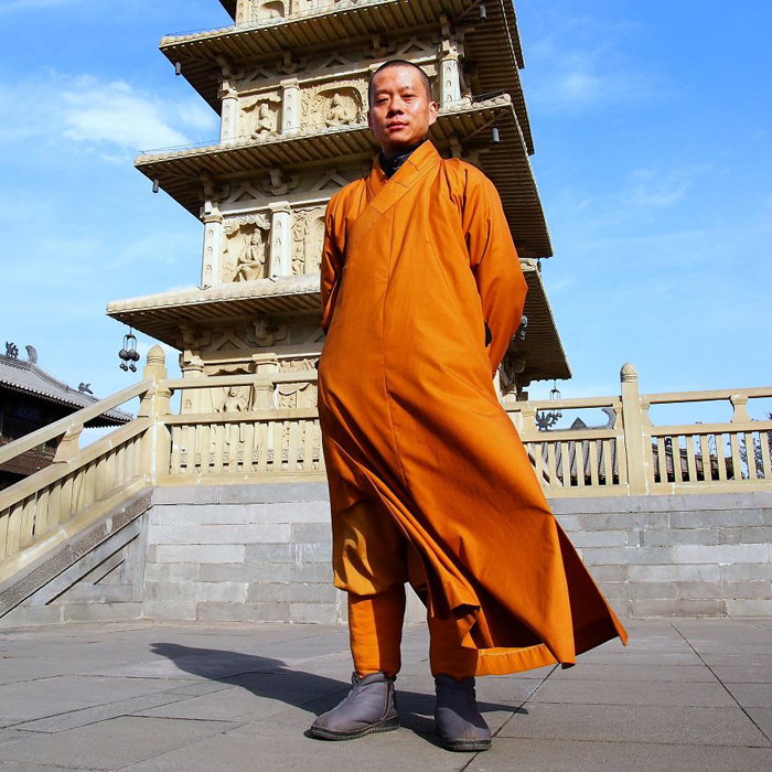 Вуи Бинг, буддийский монах и стражник храма. Китай.