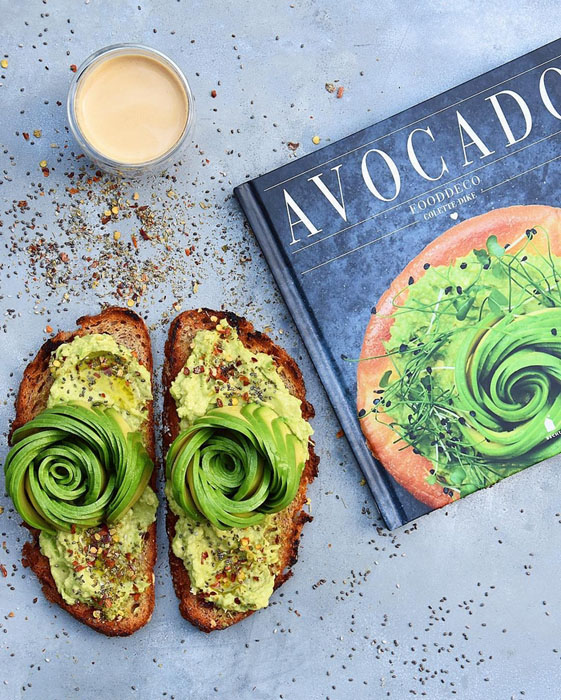 Книга про авокадо. Фото: Colette Dike.