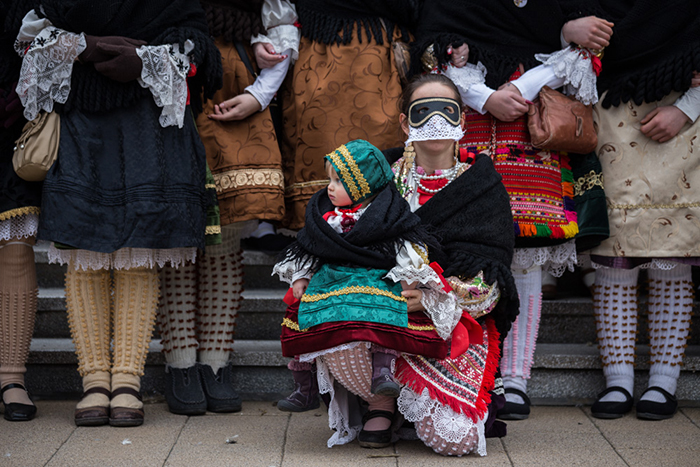 Дети не остаются в стороне от праздника. Фото: Zsolt Repasy.