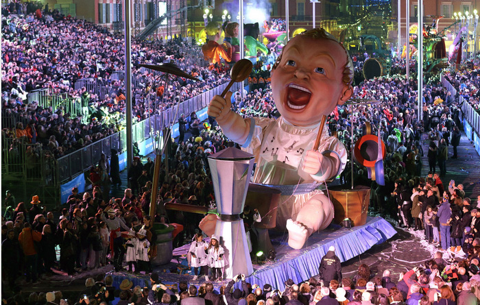 Платформа под названием Carnavalon в Ницце, Франция.