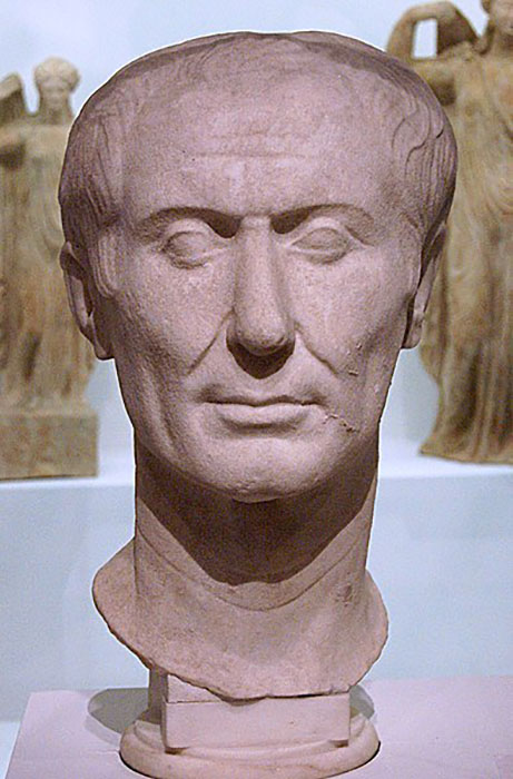 Тускуланский портрет, считающийся единственным сохранившимся прижизненным скульптурным портретом Цезаря.