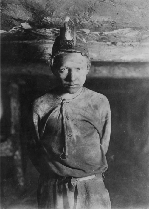 Помощник шахтеров в угольной шахте Турки Ноб. 1908г.
