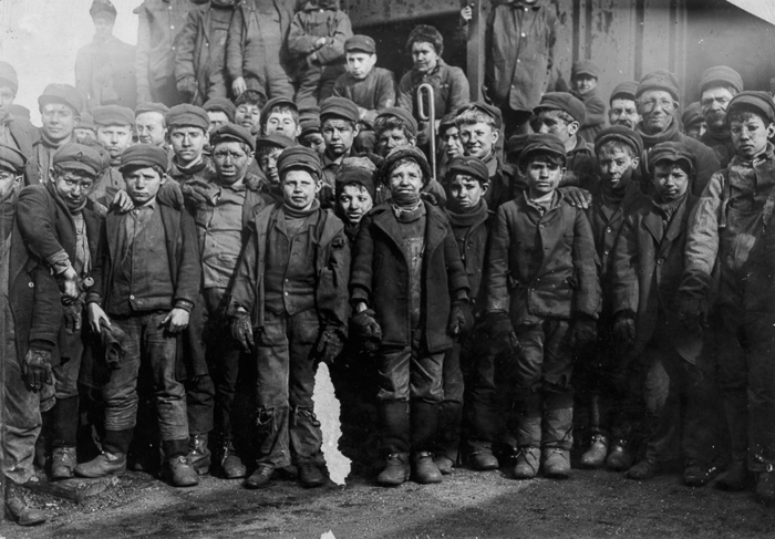 Сортировщики, нанятые угольной компанией в Пенсильвании. 1911г.
