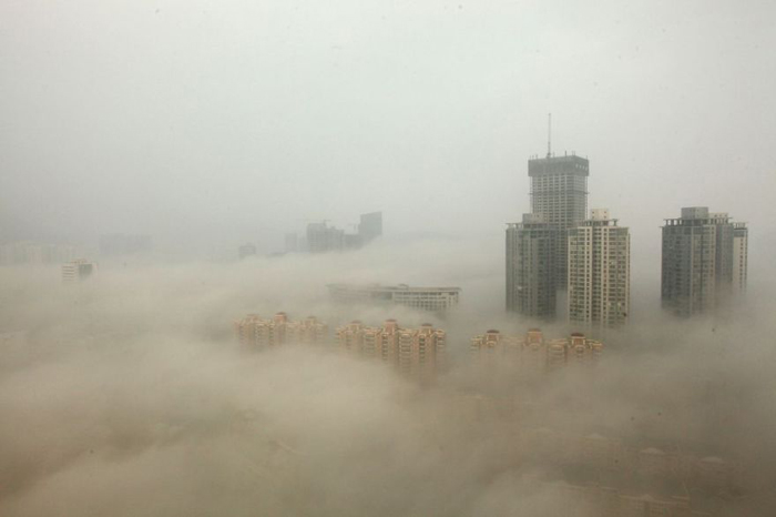 Столицу Китая накрыл смог.