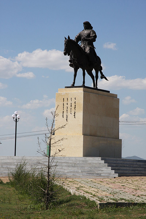 Памятник Чингисхану в аэропорту Улан-Батора.