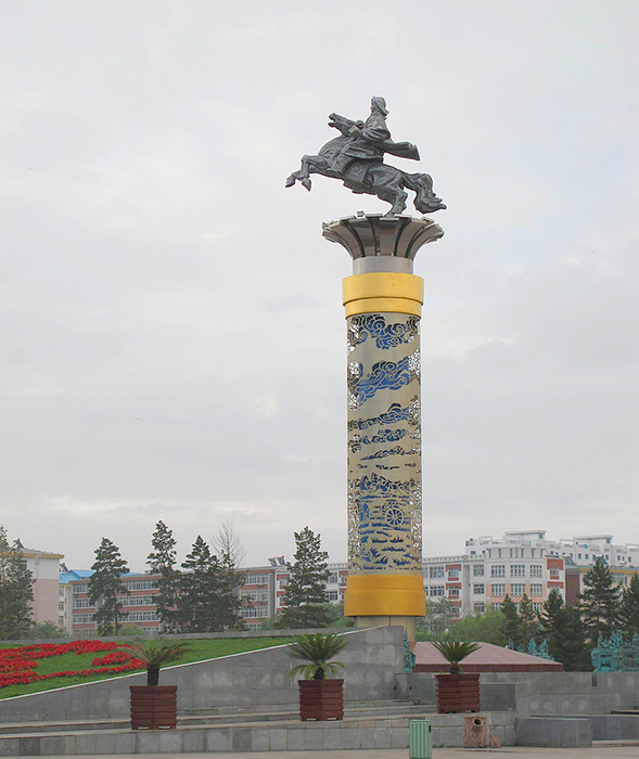 Монумент Чингисхану в Хулун-Буире.