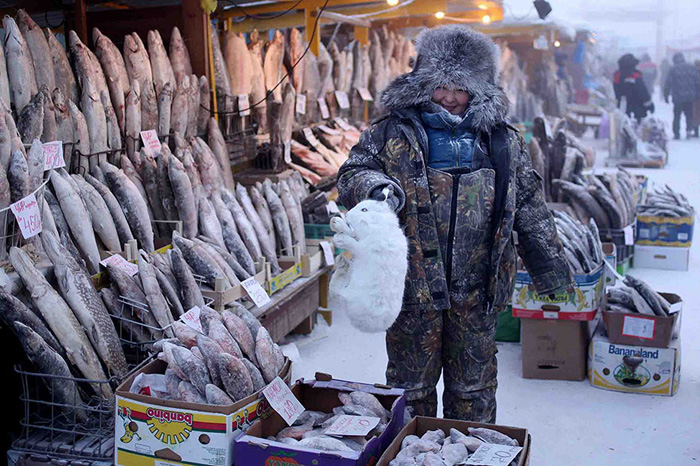 Центральный рынок в Якутске. Овощи и фрукты тут не растут, зато рыбы и мяса хватает.