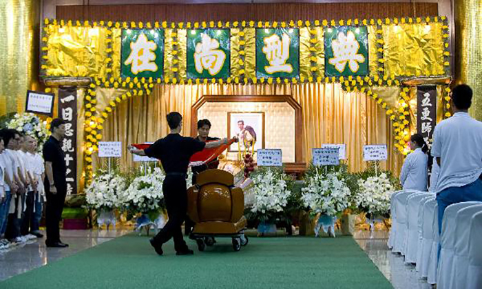 Белые похороны в Китае.