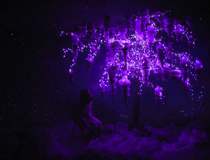 Магический мир в фиолетовых тонах.
