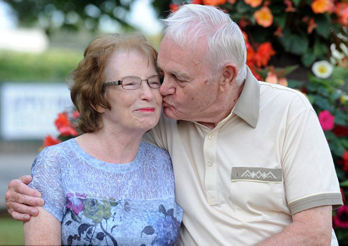 Пара встретилась после 60 лет разлуки.