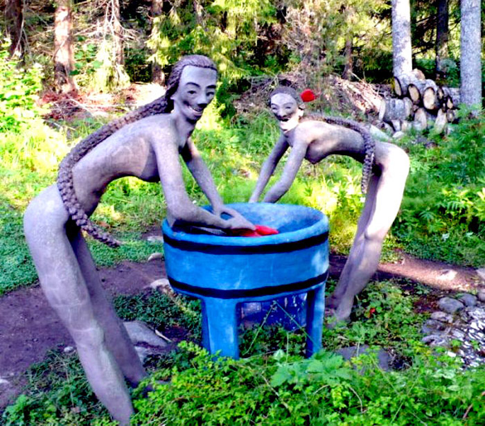 Жутковатые скульптуры финского скульптора.