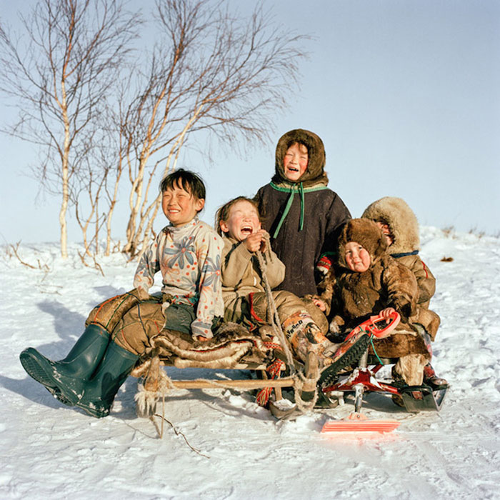Ульяна, Яна, Ольга, Семен и Хассовако. Ямал, Сибирь, Россия, 2012.