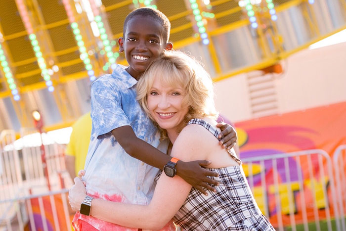 Джона с приемной мамой. Мальчика усыновили из сиротского дома в Эфиопии.