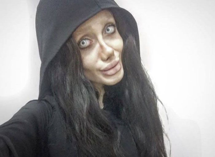 Иранка уверена, что выглядит точно, как Анджелина Джоли.