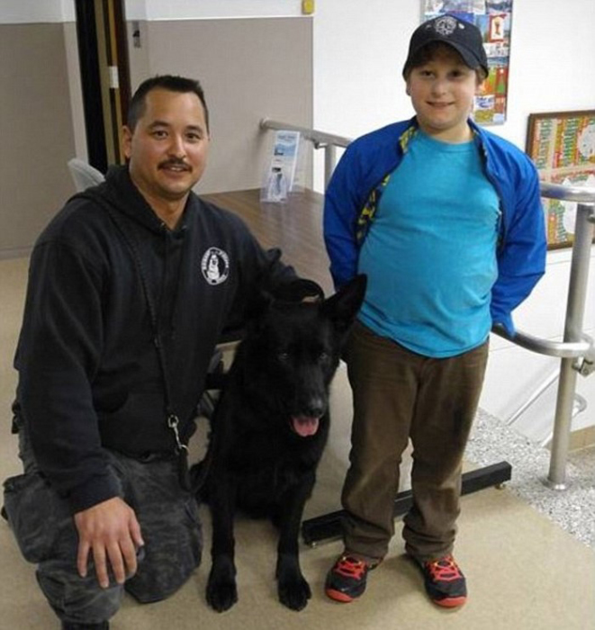 Мальчик провел целый день со служебными собаками и спецотделением полиции К-9.