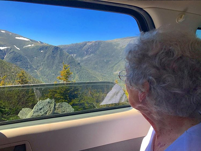 Вместе с внуком бабушка объездила почти всю страну.