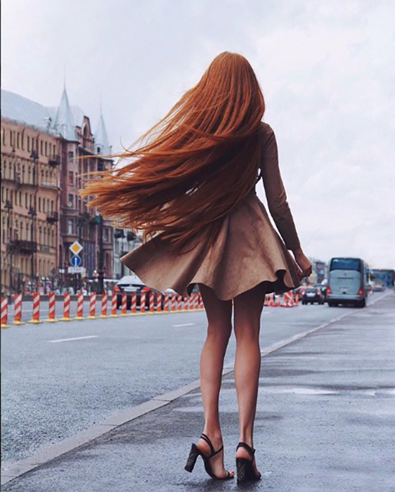 Большинство постов Анастасия посвящая освещению различных аспектов по уходу за волосами. Instagram sidorovaanastasiya.