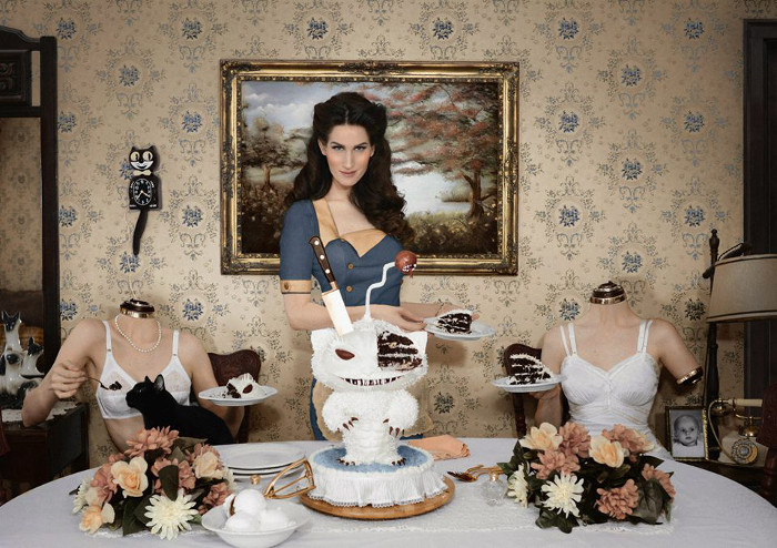 Автор декораций Кристин МакКоннелл и ее знаменитые тортики.